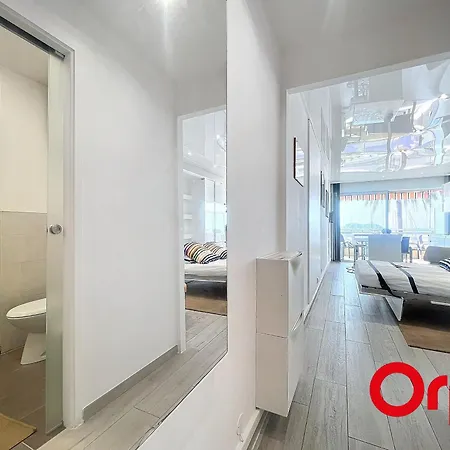 Renove Avec Terrasse, Climatisation Et Parking A - Fr-1-647-42