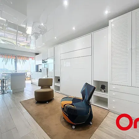Renove Avec Terrasse, Climatisation Et Parking A - Fr-1-647-42 *