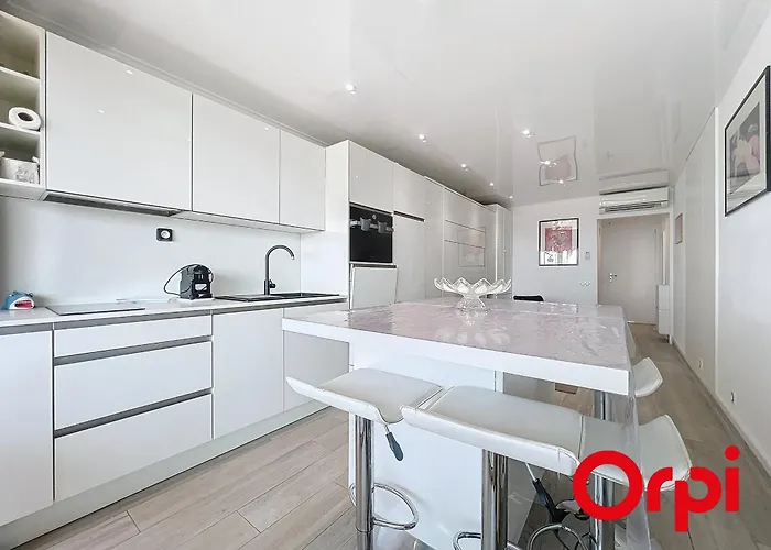 Renove Avec Terrasse, Climatisation Et Parking A - Fr-1-647-42