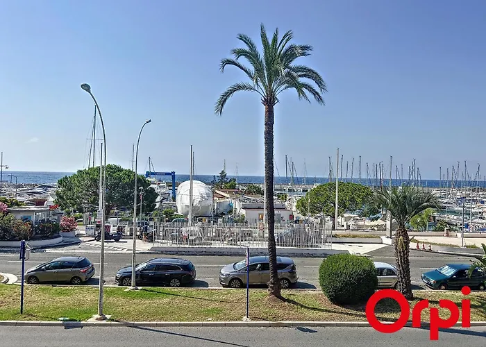 Apartment Renove Avec Terrasse, Climatisation Et Parking A - Fr-1-647-42 *